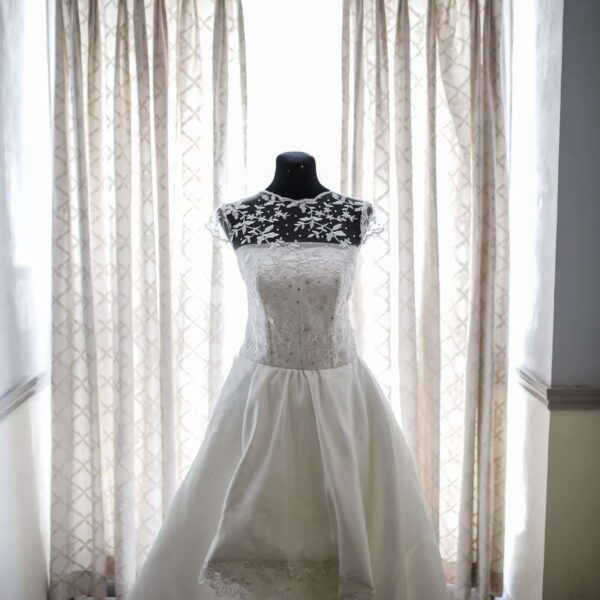 How Much Does a Wedding Dress Cost?