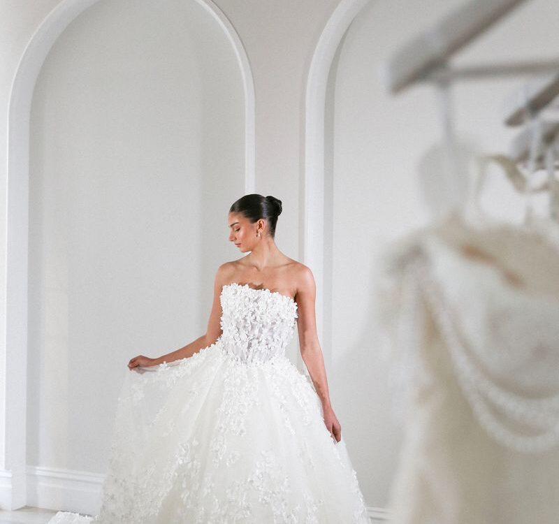 How to Choose Wedding Dress: 5 Things to Consider